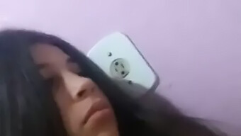 Latina Teen (18+) Se Zlobí Na Periskopu