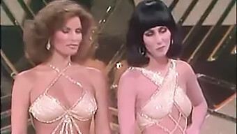 Raquel Welch Dan Cher Dalam Tumit Retro Dalam Video Porno Vintage