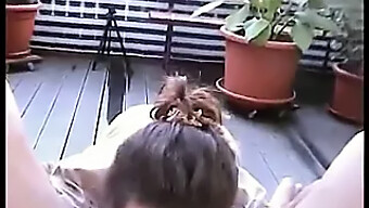 Reife Amateurin Wird Auf Dem Balkon In Hd-Video Frech