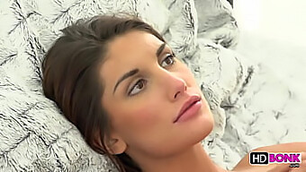 August Ames Mendapatkan Fucked Dalam Video Definisi Tinggi.