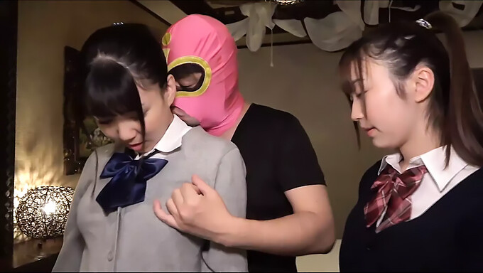 Shizuku Dan Hikari Melakukan Threesome Pov Dengan Cosplayers Berusia 18 Tahun