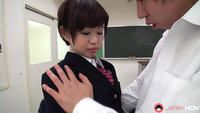 Kaho Miyazaki, Japonská Študentka, Vášnivo Fajčí A Robí Handjob