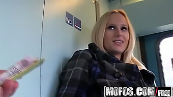 Porno Pov Con Angel Wicky E Un Grosso Cazzo Nel Bagno Del Treno