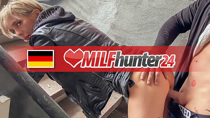 Kevin Memberikan Blowjob Pada Vicky Dan Memuncratkan Sperma Di Wajahnya Di Tempat Umum! Milfhunter24.Com