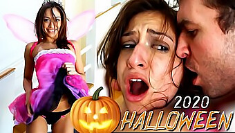 Sara Luvv'S Ville Tur I Denne Røffe Og Rå Halloween-Videoen