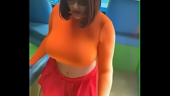 Velma Und Ihr Partner Lassen Sich Auf Heißes Cosplay Ein